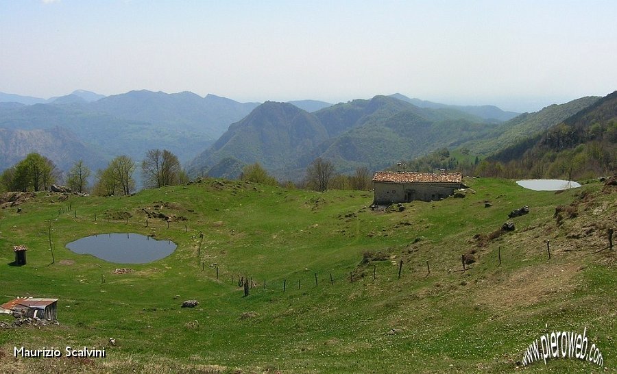 25 Un balcone sulla bassa valle.JPG